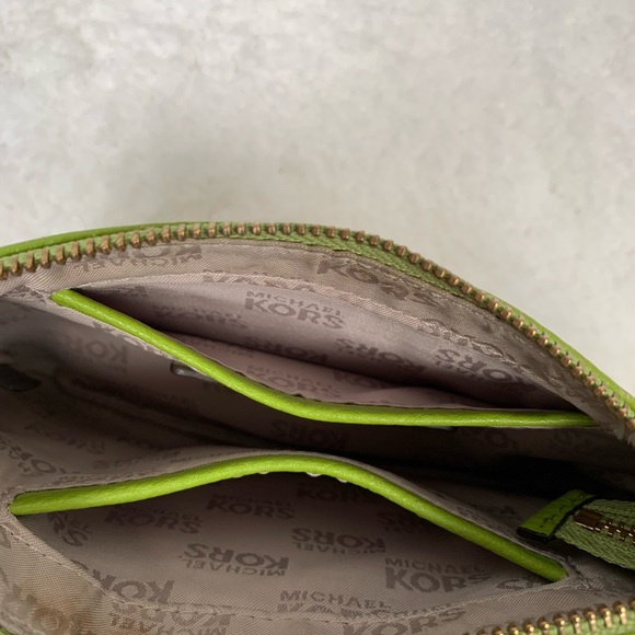 Michael Kors wristlet - Picture 3 of 8